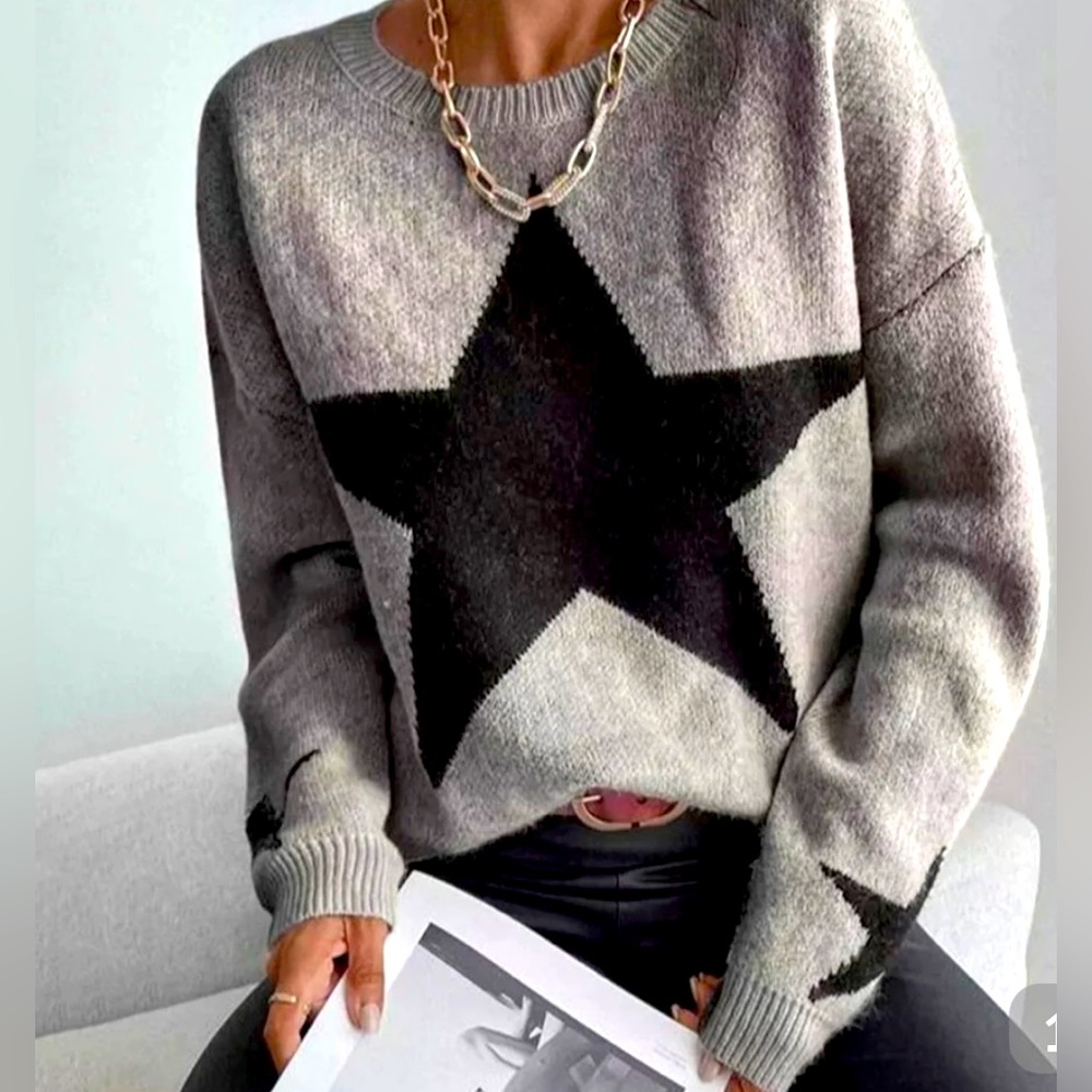 NWT//Revolve Star Sweater 🌟